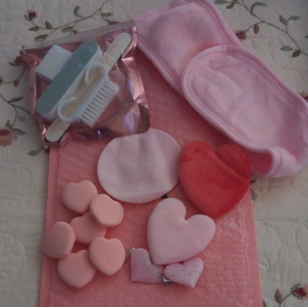 FREE WITH BUNDLE // VALENTINES  Pink Heart Makeup BUNDLE